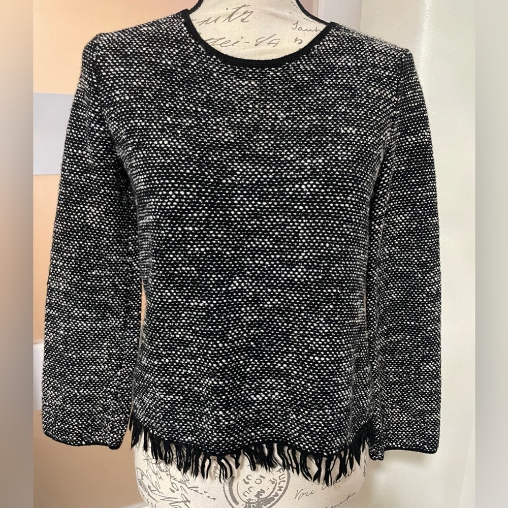 THEORY Vendla Black White Tweed Fringe pullover
Sweater SZ Small EUC… - Picture 1 of 5